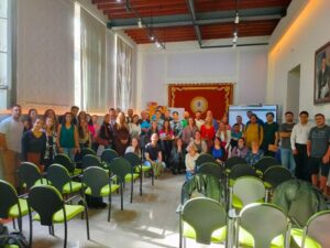 Fotografía de los asistentes a la jornada de bienvenida, curso 2023-2024